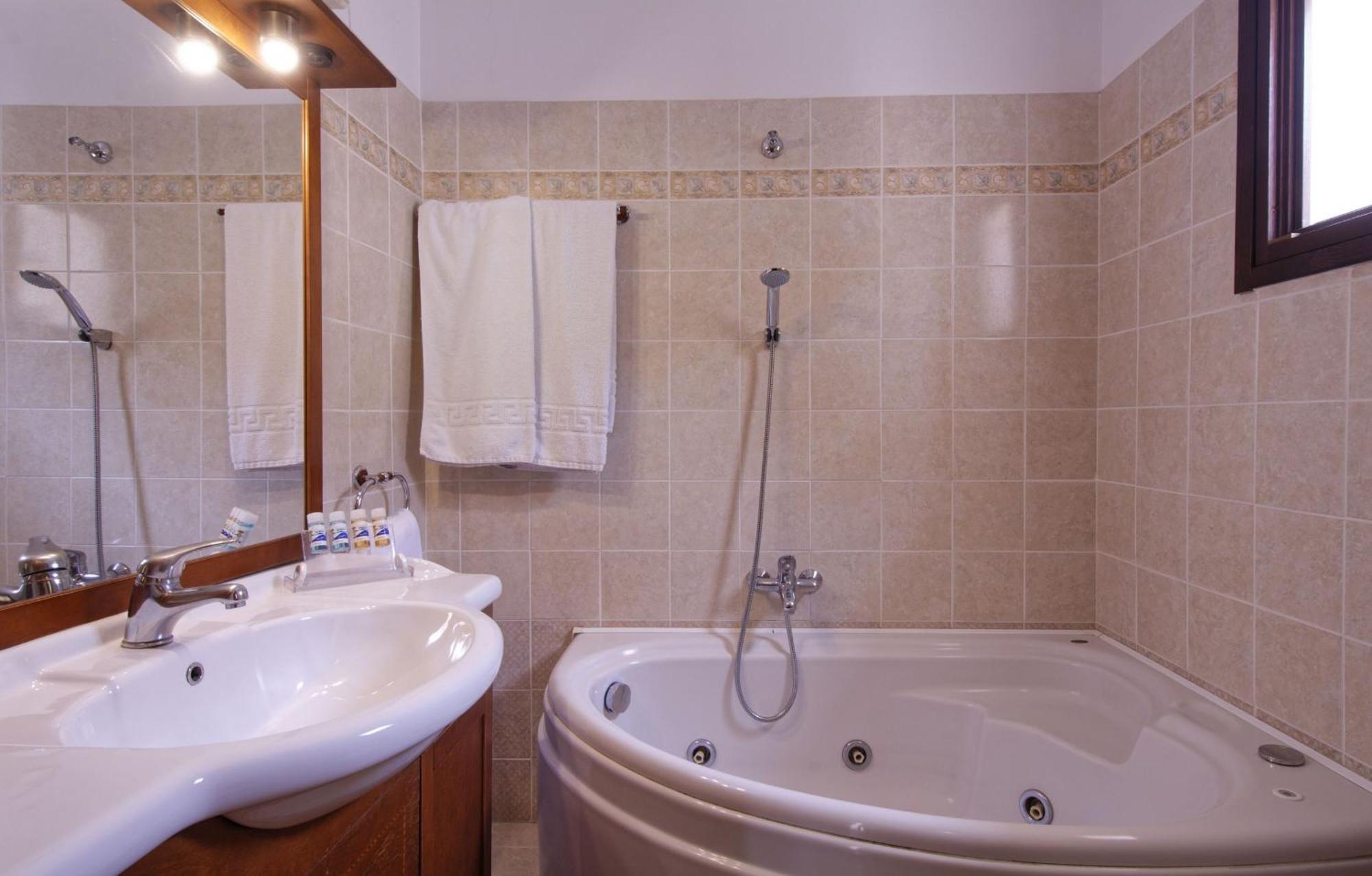 Enalion Hotel Кала-Нера Екстер'єр фото